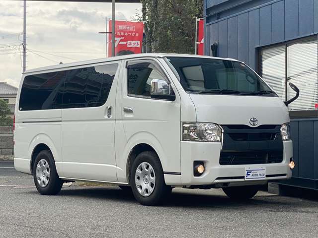 Toyota Hiace Van 7
