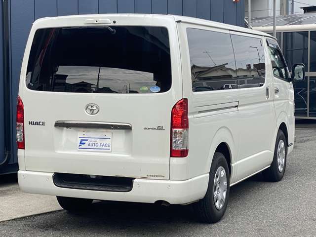 Toyota Hiace Van 9