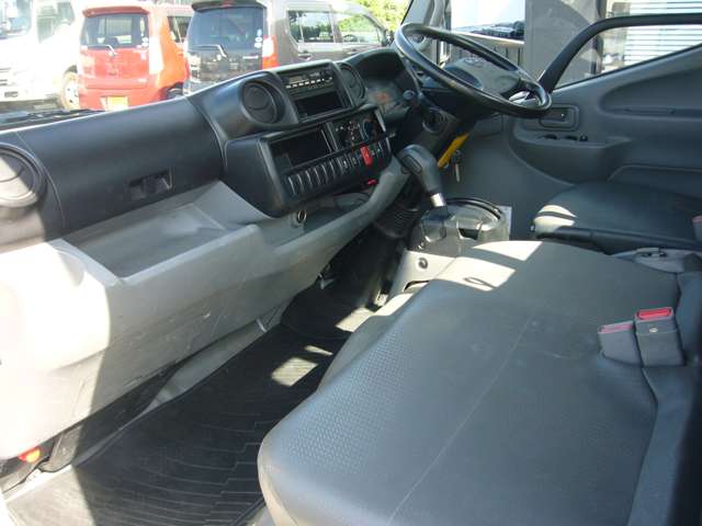 Hino Dutro 3