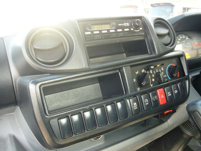 Hino Dutro 4