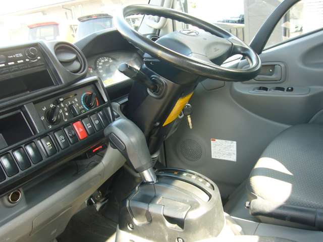 Hino Dutro 5