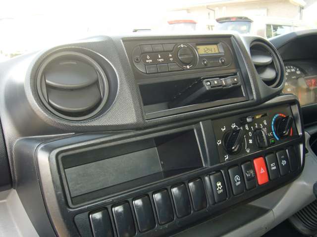 Hino Dutro 4