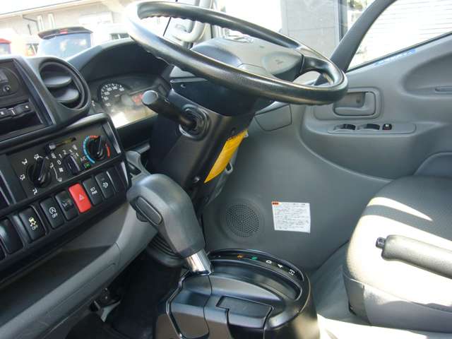 Hino Dutro 5