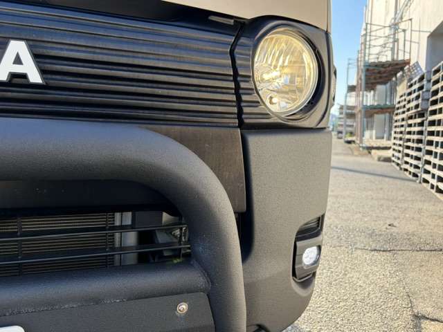 Toyota Hiace Van 13