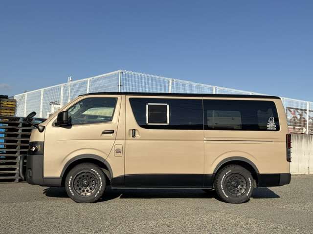 Toyota Hiace Van 7