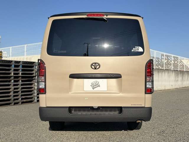 Toyota Hiace Van 9