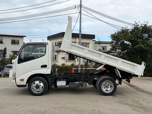 Hino Dutro 8