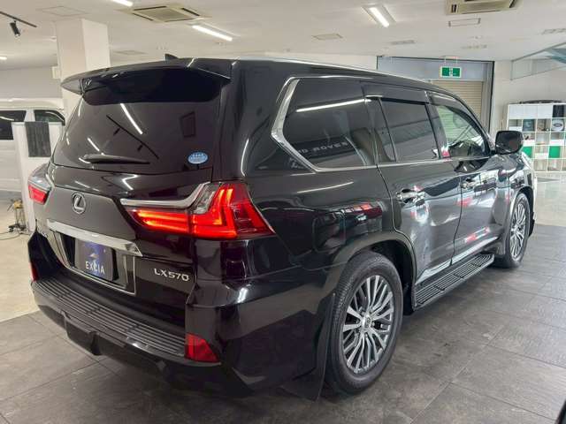 Lexus LX 11
