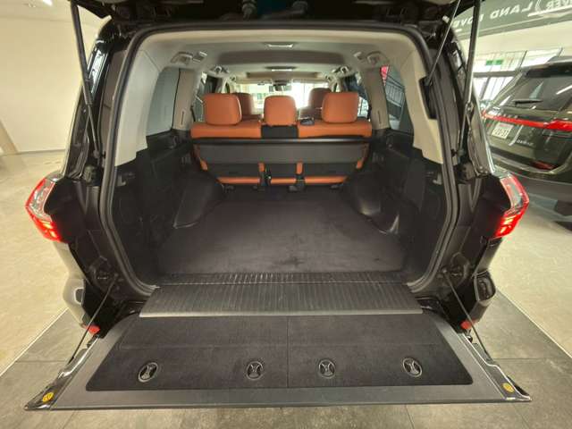 Lexus LX 8