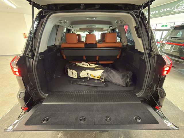 Lexus LX 9