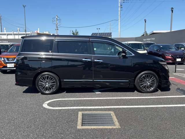 Nissan Elgrand 6