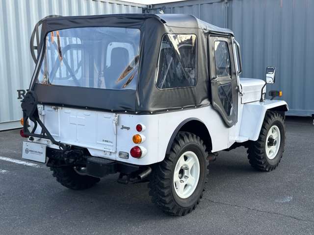 Mitsubishi Jeep 11