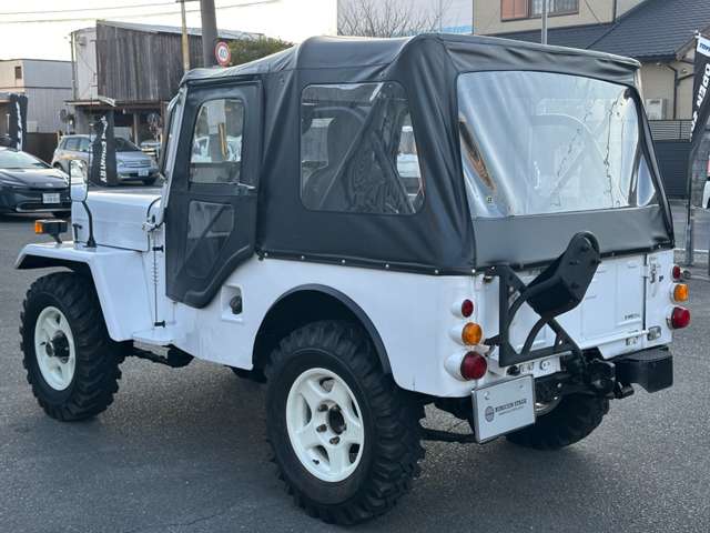 Mitsubishi Jeep 12