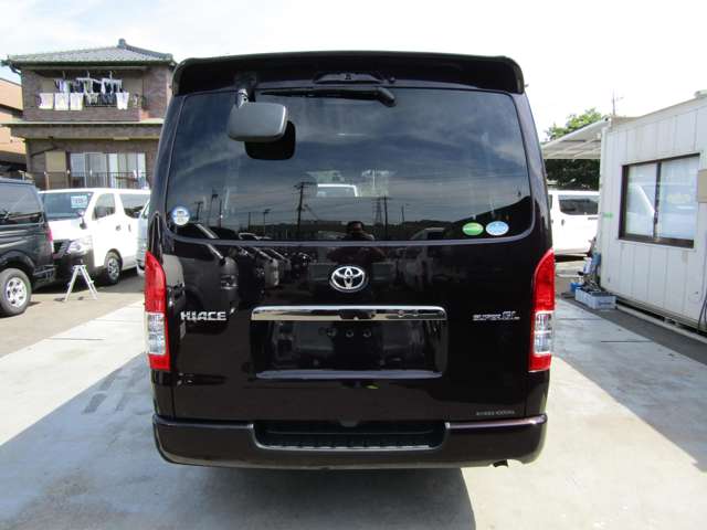 Toyota Hiace Van 11