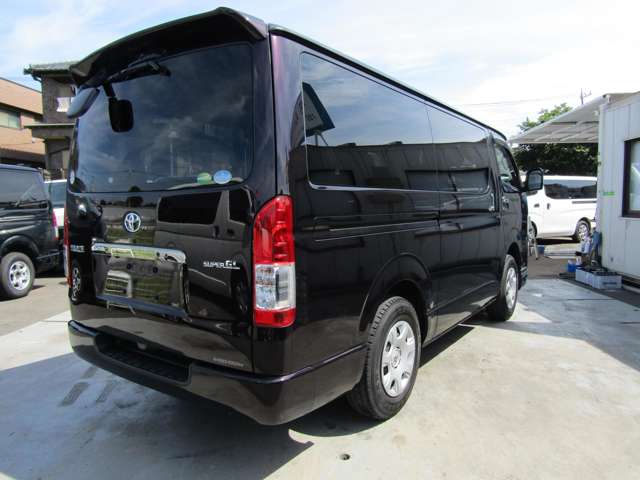 Toyota Hiace Van 12