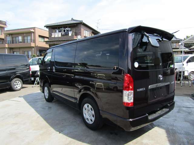 Toyota Hiace Van 10