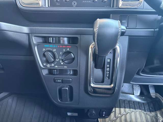 Daihatsu Hijet Deck Van 9