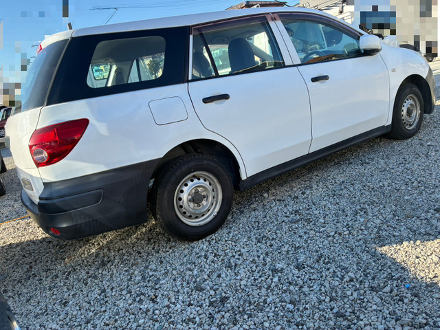 Nissan AD 5