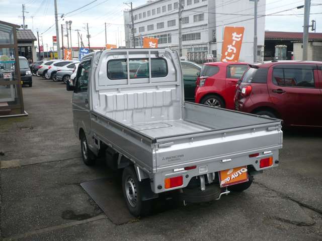 Mitsubishi Minicab Truck 2