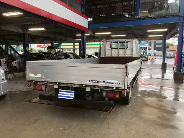 Isuzu Elf 8