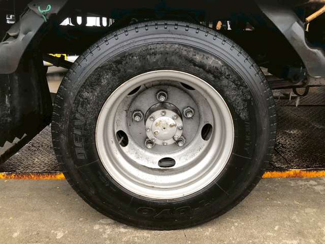 Isuzu Elf 9