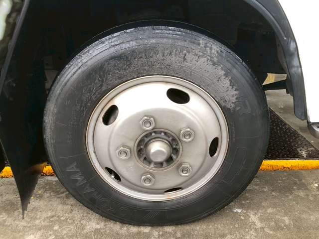 Isuzu Elf 10