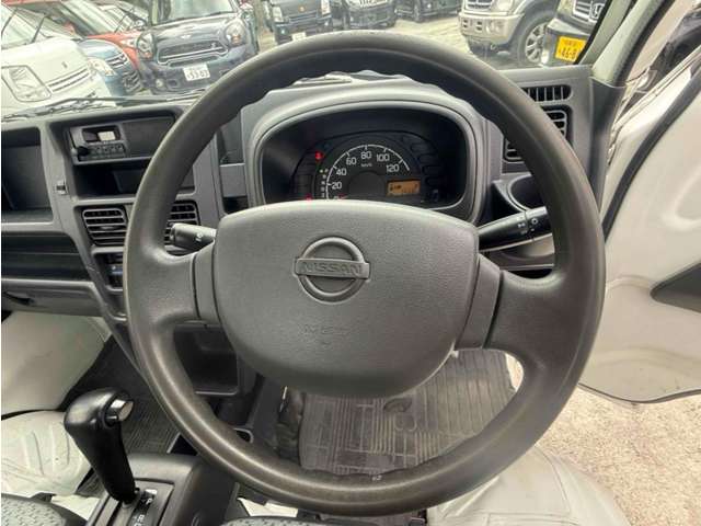 Nissan NT100 Clipper 3