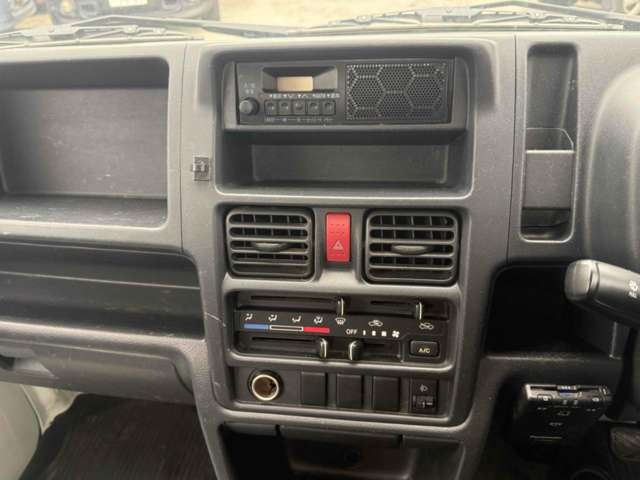 Nissan NT100 Clipper 4