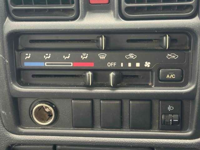 Nissan NT100 Clipper 5