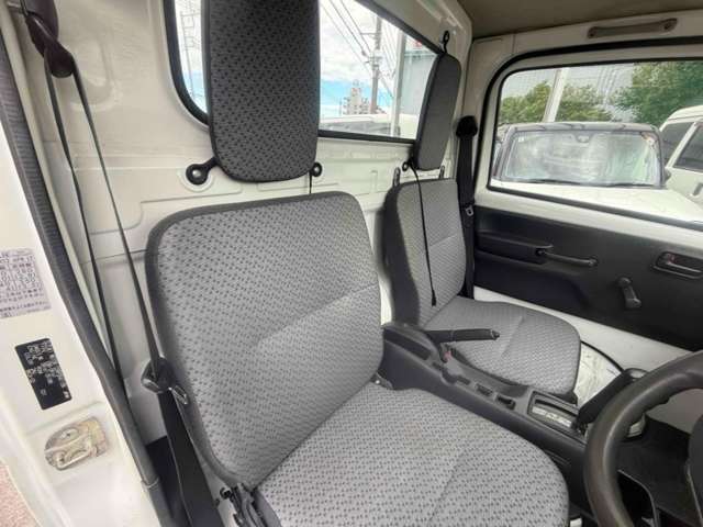Nissan NT100 Clipper 9