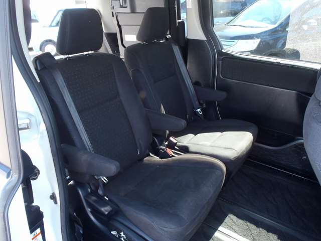 Toyota Voxy 11
