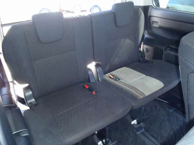 Toyota Voxy 12