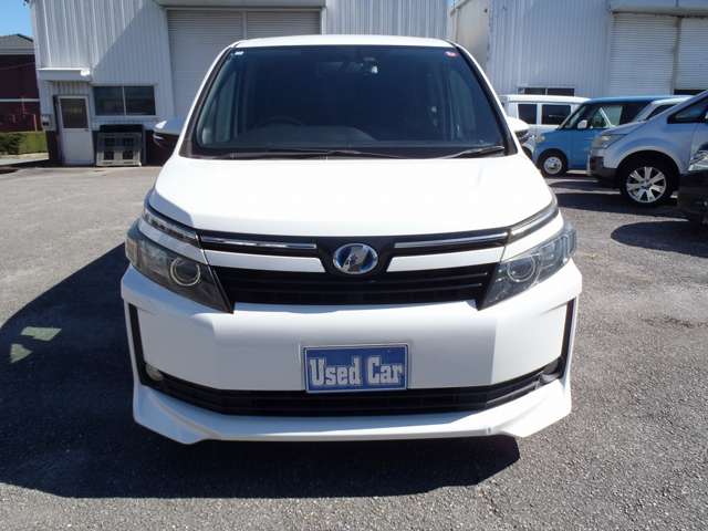 Toyota Voxy 2