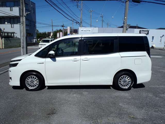 Toyota Voxy 4