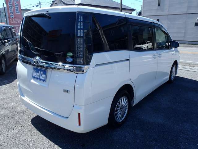 Toyota Voxy 7