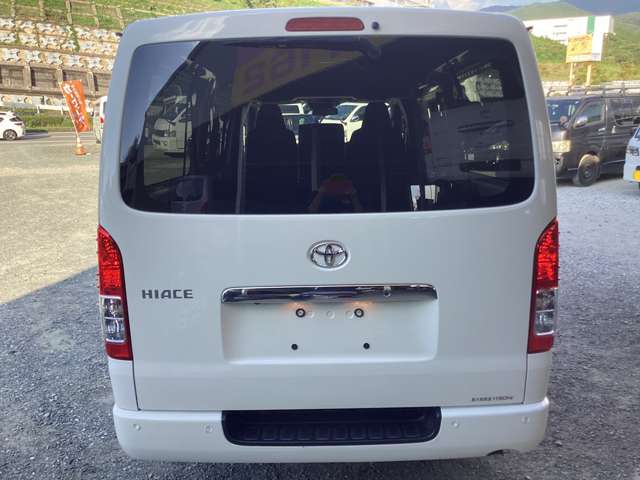 Toyota Hiace Van 4