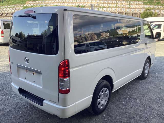 Toyota Hiace Van 5