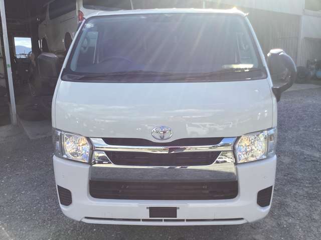 Toyota Hiace Van 8