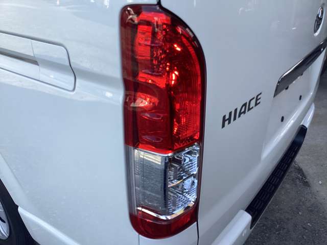 Toyota Hiace Van 10