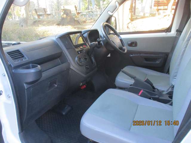 Mazda Bongo Truck 4