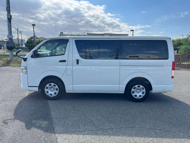 Toyota Hiace Van 5