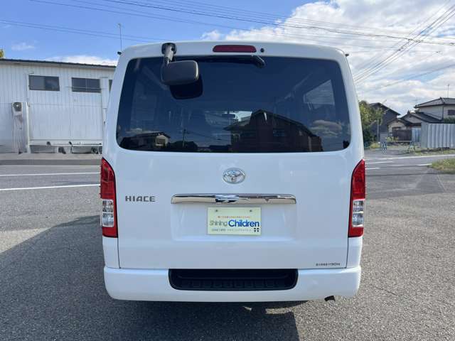 Toyota Hiace Van 7