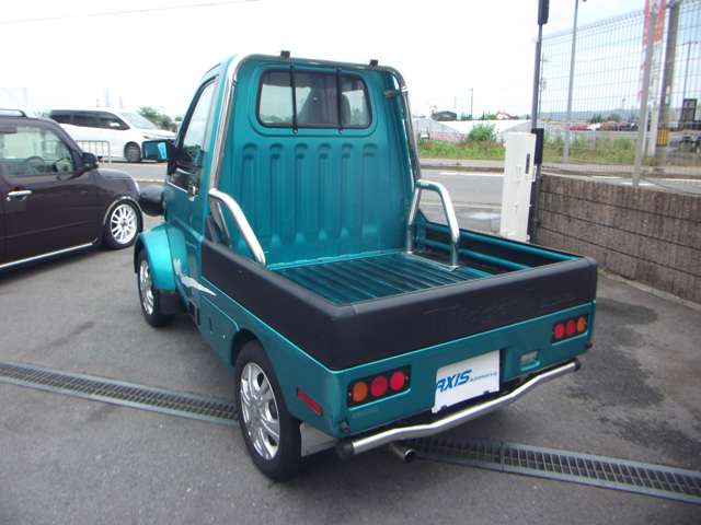 Daihatsu Midget II 12