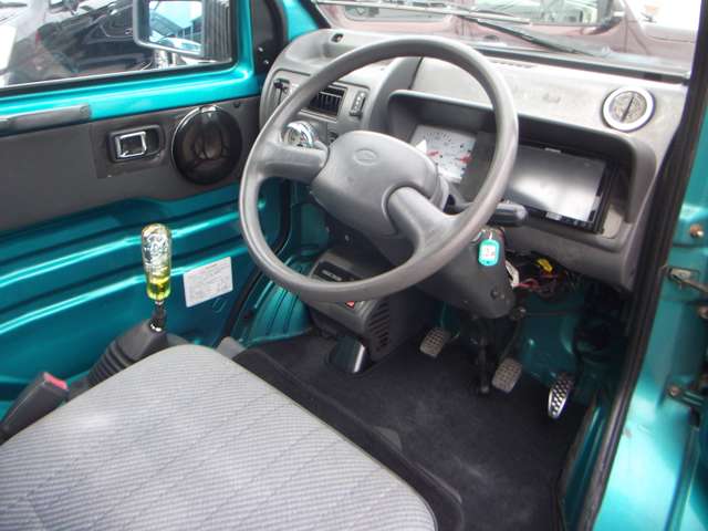 Daihatsu Midget II 3