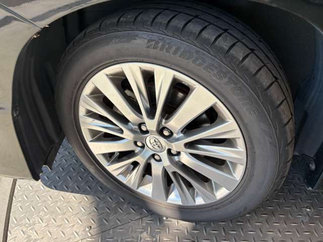 Toyota Vellfire 12
