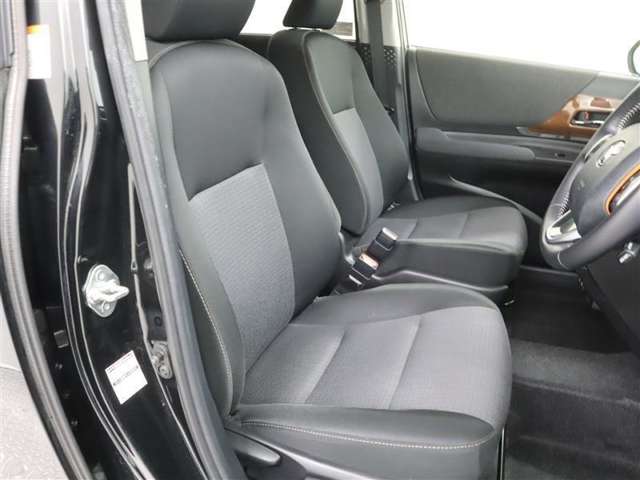 Toyota Sienta 11