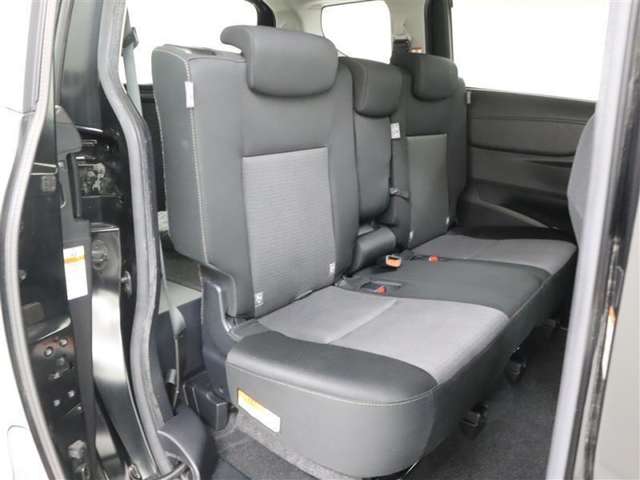 Toyota Sienta 12