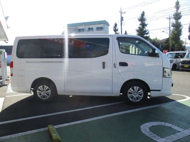 Nissan NV350 Caravan 12