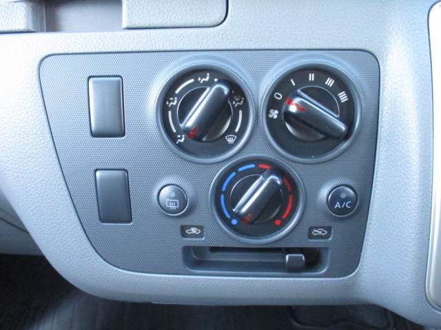 Nissan NV350 Caravan 9