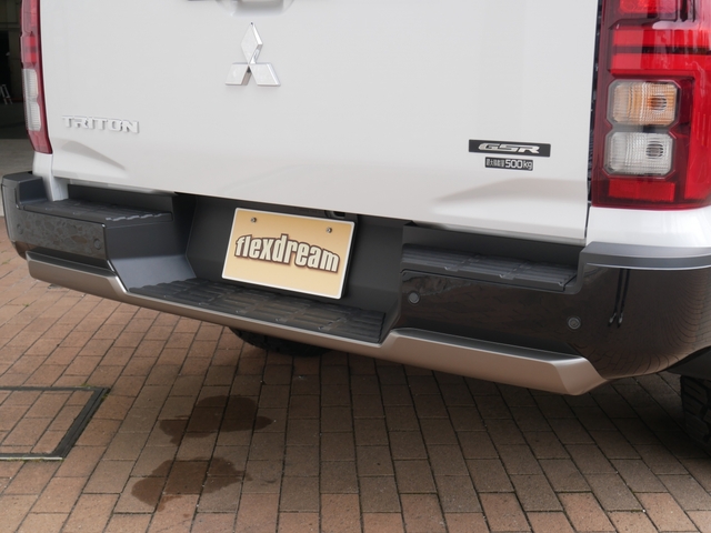 Mitsubishi Triton 11